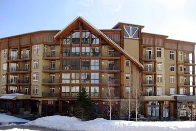 Image de 2 Ski Free Ski in/Ski out White Pine Lake View Condo, Heart of The Village