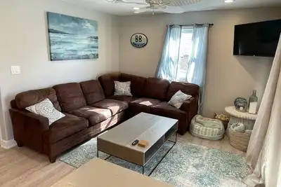Image de 3 bedrooms/ 2 baths/ 1 block from beach!