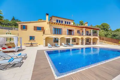 Image de Villa Liman avec vue sur la mer, vue sur les montagnes, Wi-Fi, piscine, terrasse, balcon et jardin