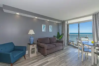 Image de Recently Renovated Oceanfront One Bedroom Suite-Atlantica 803