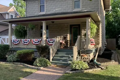 Image de Beautiful Historic Home on the River!