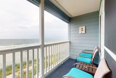 Image de Coastal retreat near the pier w/ a balcony, shared pool, & beach access