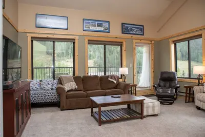Image de 2 Minute Walk to Slopes/Hot Tub Access/Private Patio
