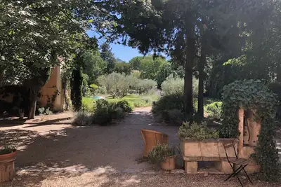 Image de Provence villa 8 min walk from St. Remy's main square with large garden and pool
