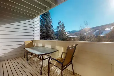 Image de Western-inspired condo w/ wood fireplace, full kitchen, & shared hot tub & pool