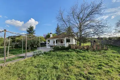 Image de Rural house next to the river with private pool, fireplace, swings and barbecue.