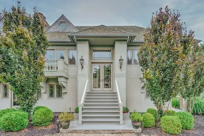 Image de Bordering 130 Acre Preserve, Heated Gunite Pool, Eat-In Chefs Kitchen