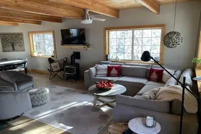 Image de Minglewood: Old Tahoe Vibe with Hot Tub- 4bed/3bath