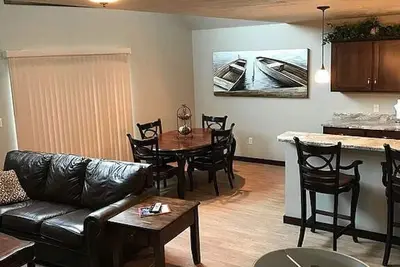 Image de Beautiful Okoboji Poolside Vacation Cabin at Bridges