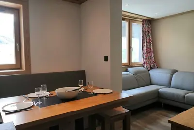 Image de magnifique appartement pour 4 personnes entièrement rénové dans un style montagne moderne et. . .