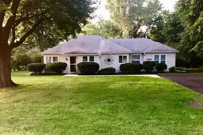 Image de Recently renovated home in an inviting neighborhood
