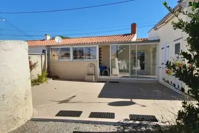 Image de Charmante villa rénovée avec grand jardin clos, véranda, 3 chambres, proche de la plage et des activités