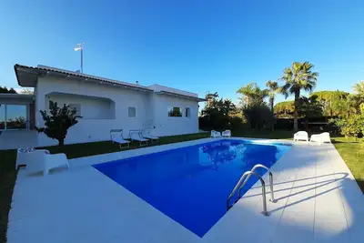 Villa Flavia, Mediterranean charm. Apartment, private pool at100 mt sea
