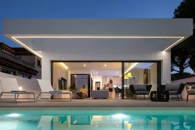 Luxueuse \"Manuela Sea Villa\" avec piscine extérieure, climatisation, espace fitness et Wi-Fi