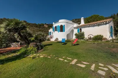 Image de Belle villa \"Bentuestu\" avec accès privé à la mer, jardin et terrasses
