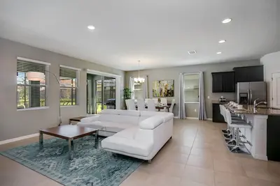Image de Family Friendly 5 Bed Game Pool Home in Solterra Resort