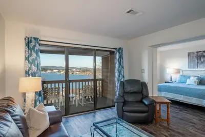 Image de Labor Day Special! South Shore 1 Bdrm! Lake View! Mini-Golf! Hot Tub, 2 Pools!