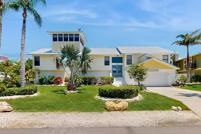 Image de Canalfront Island Gem with Private Heated Pool, Dock, Ping-Pong, & Putting Green