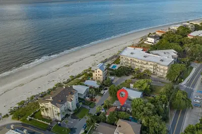 Image de Cute 2 bedroom house by the sea. New everything, cold Ac