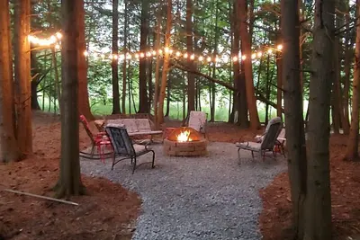 Image de Secluded, creekfront property with lots of amenities in The Hideout