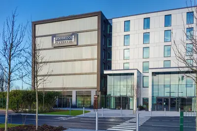 Image de Lovely Suite 5 Mins from Heathrow Airport | Business Centre On-Site + Free Wi-Fi