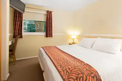 Image de Spacious 2-Bed Lodge | Lakeside Resort | Sleeps 6