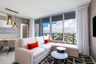 Image de Gorgeous Bay View 3 Bedroom at Hyde Beach House Luxury Condo-Resort