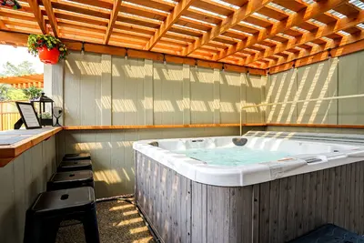 Image de Windsor home on golf course w\/ hot tub