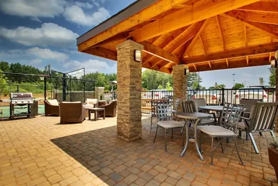 Image de Free Breakfast Buffet. Indoor Pool. Close to Winthrop University!