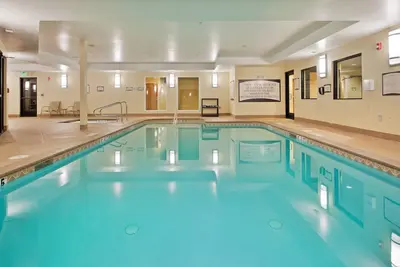 Image de Roll-In Shower Accessible 1-Br | Free Breakfast & Pool