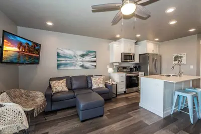 Image de Stay-n-Lake #25 - 4 Bedroom Townhome at the Private Legacy Beach Resort