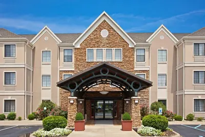 Image de Great Value! 2 Bedroom Suite | Free Breakfast + Shared Outdoor Pool. Near Ford Motor Company!