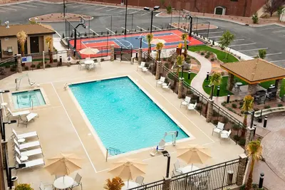 Image de 2 Bedroom Suite with Free Breakfast | Shared Pool & Hot Tub + Perfect Family Vacation!