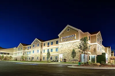 Image de 2 Bedroom Suite! Free Breakfast Buffet. Pool, Hot Tub & Waterslide Access. Close to Salt Palace Convention Center