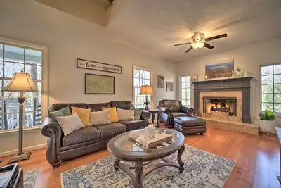 Image de Blue Ridge Mtn Escape: Home w\/ Deck & Fire Pit!