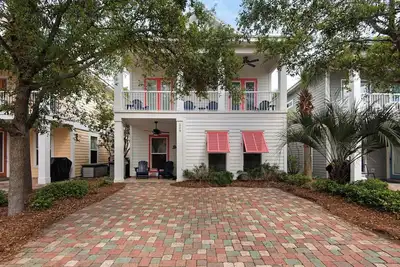 Image de ⭐Huge Lagoon Pool-Walk2Beach-2 King Suites-Hot Tub-4br Sandy Feet