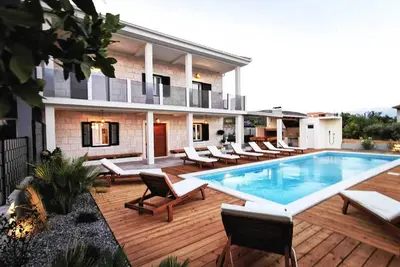 Image de Mix of modern and antique, New visage villa Antico