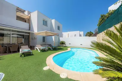 Image de Maison jumelée moderne et confortable dans une zone résidentielle calme de Cala d'Or