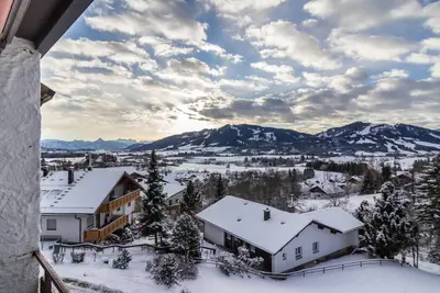 Image de Appartement confortable \"Förster\" avec vue sur la montagne, balcon et piscine