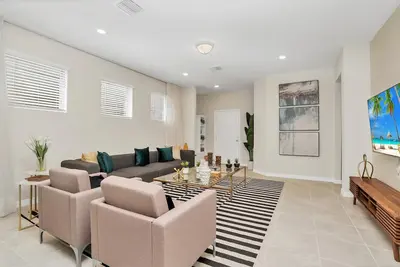Image de Family Friendly 5 Bed Spa Pool Home in Solterra Resort-5469moc