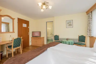 Image de Double room B with balcony - Hotel Schönegg