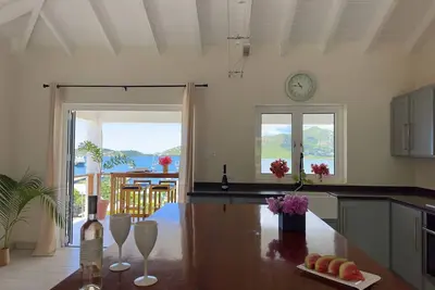 Image de Stunning views. One bedroom apartment in the heart of English Harbour.