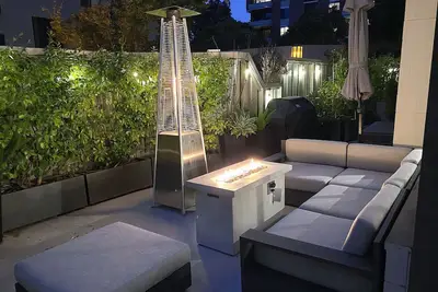 Image de Executive Condo, dog friendly, lovely wraparound garden