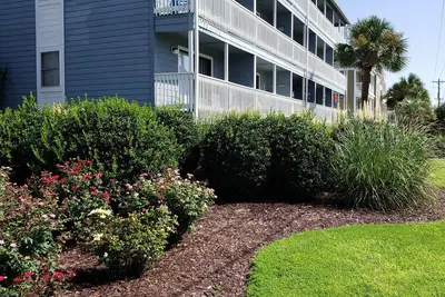 Image de Cozy 2 Bedroom Condo, a few steps from the beach