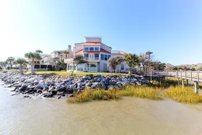 Image de Gated Large East Beach Home W\/ Pool, Oceanfront Dock, Great Fishing! Best Views!