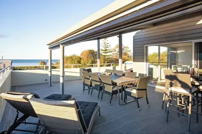 Image de Shore House Expansive Stunner by the Beach