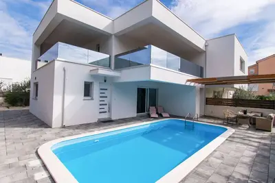 Image de Belle maison de vacances avec climatisation, Wifi, piscine privée, Tv, terrasse et parking