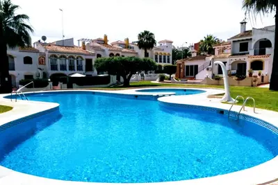 Image de Maison de vacances Torrevieja pour 1 - 4 personnes avec 2 chambres Ă coucher - Maison de vacances