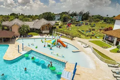 Image de Sea-views 4bd villa on sandy beach, private pool & golf cart, gym/tennis!