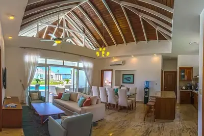 Image de 3bd sea-views villa on sandy beach, private pool & golf cart, gym/tennis!